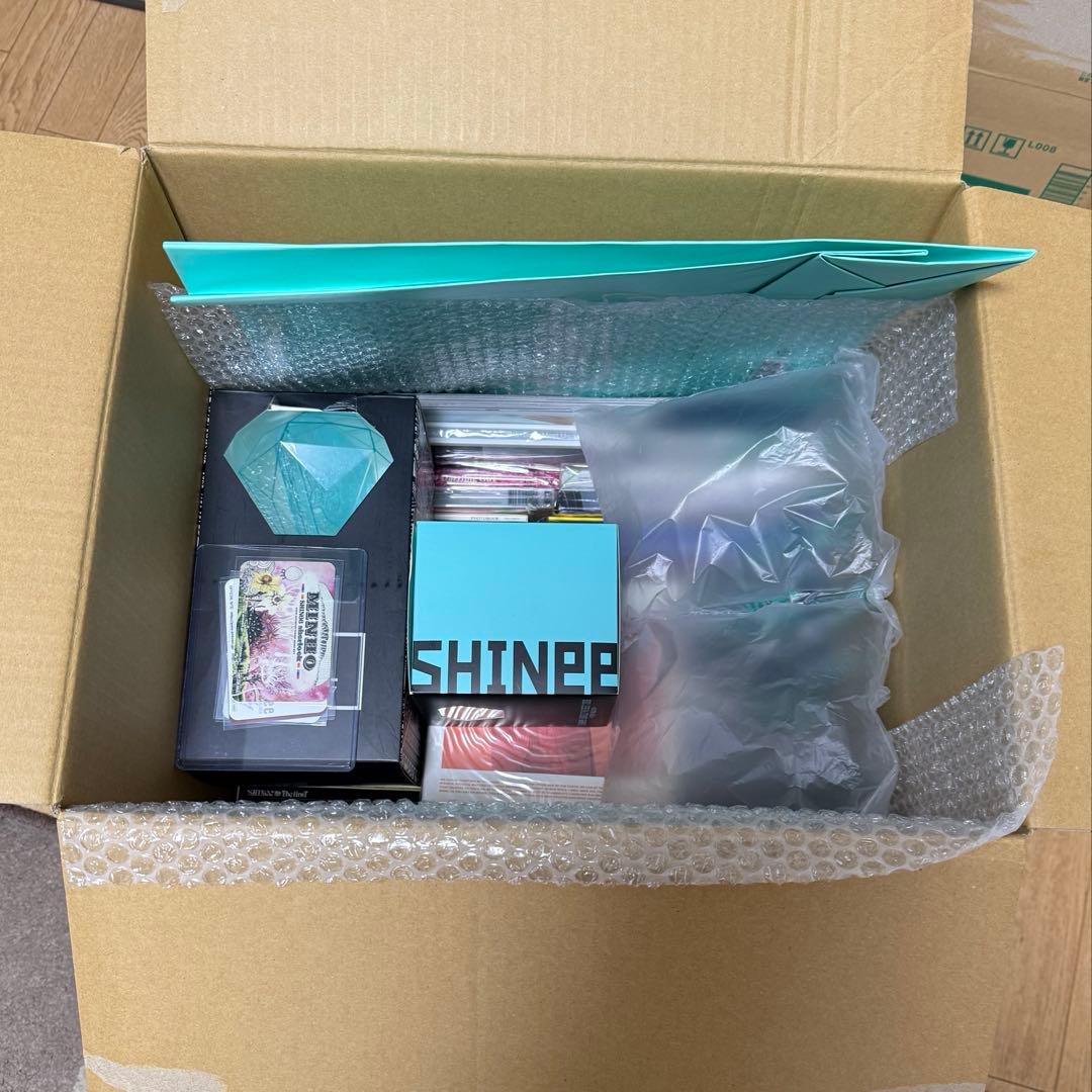 SHINee トレカ シャイニー DVD CD ペンライト 会報 グッズ