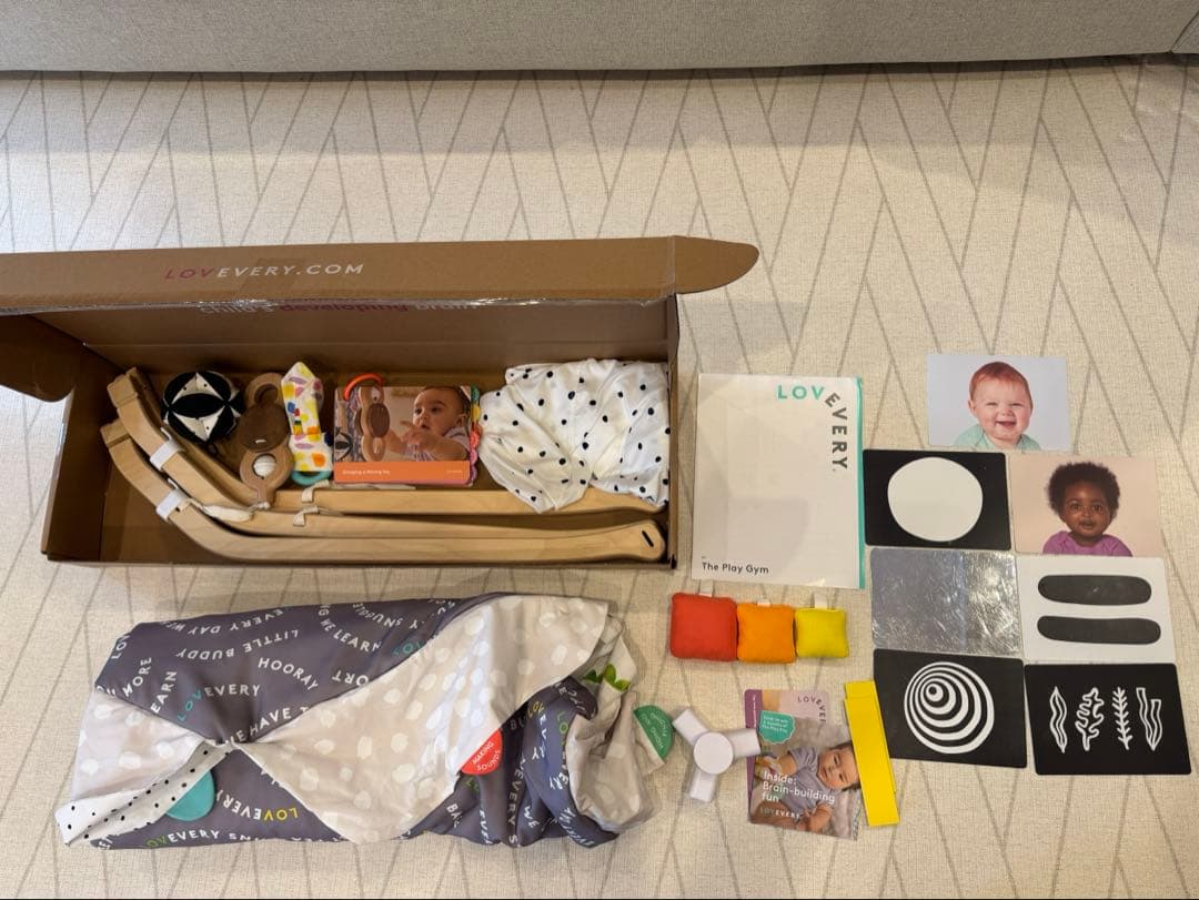 Lovevery Play Gymプレイジム / プレイマット 箱あり