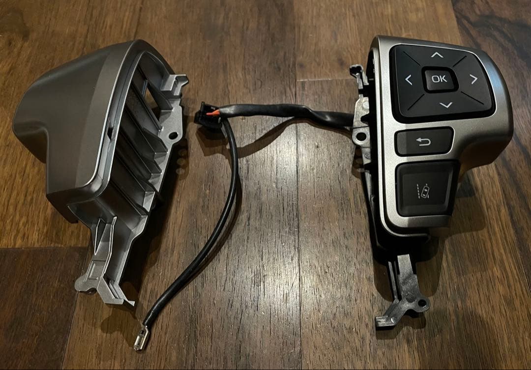 新車外し　ハイエース　ステアリングスイッチ