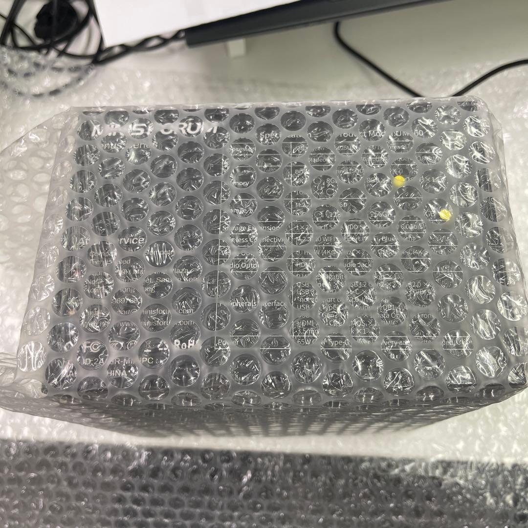 MINISFORUM / UM560 16GBメモリ/512GB SSD