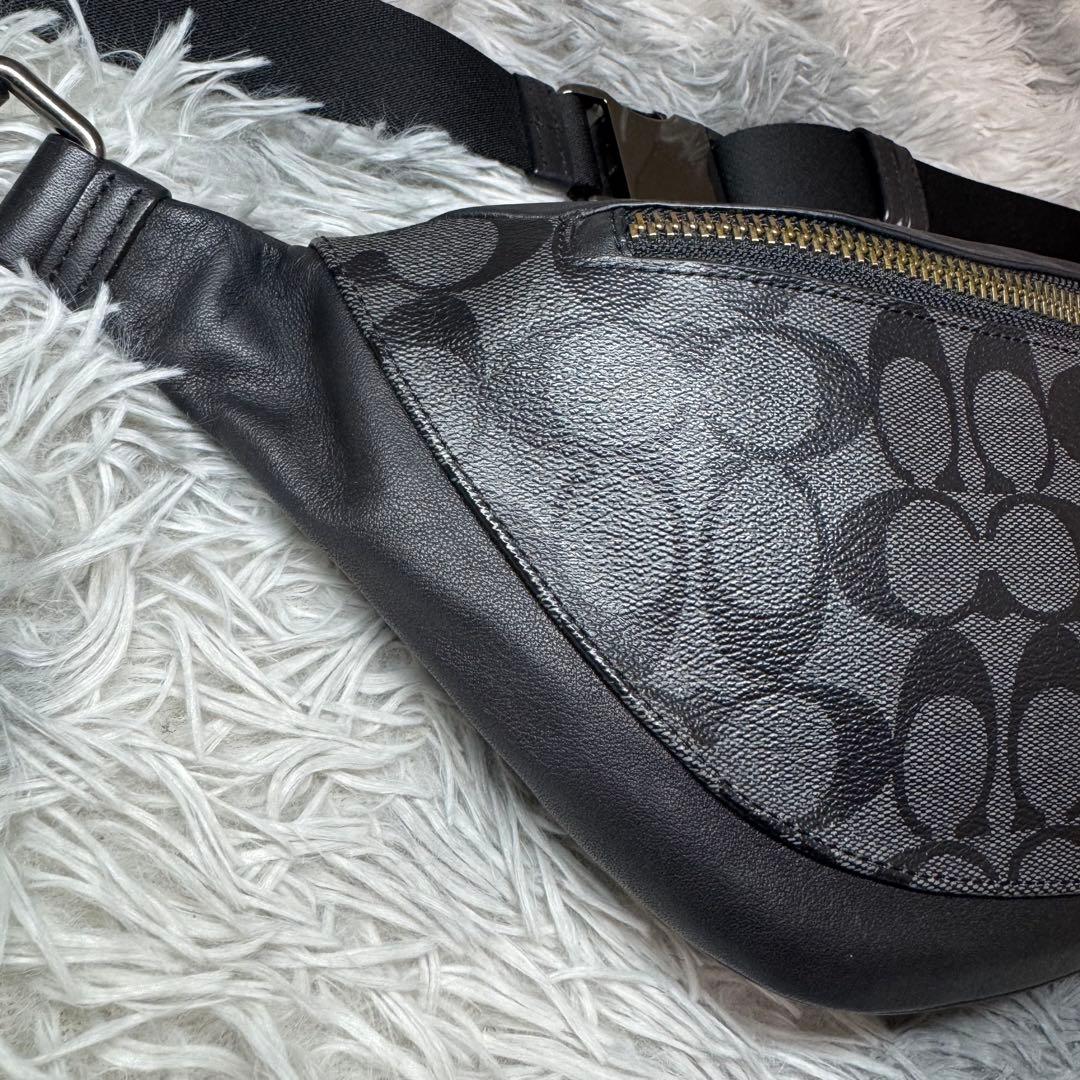 美品 コーチ ボディバッグ ショルダーバッグ クロスボディ 斜め掛け メンズ