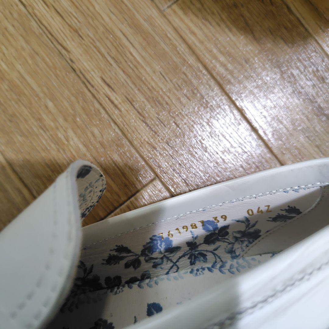 売り切り　GUCCI ホワイト ローファー 蜂刺繍　箱付き