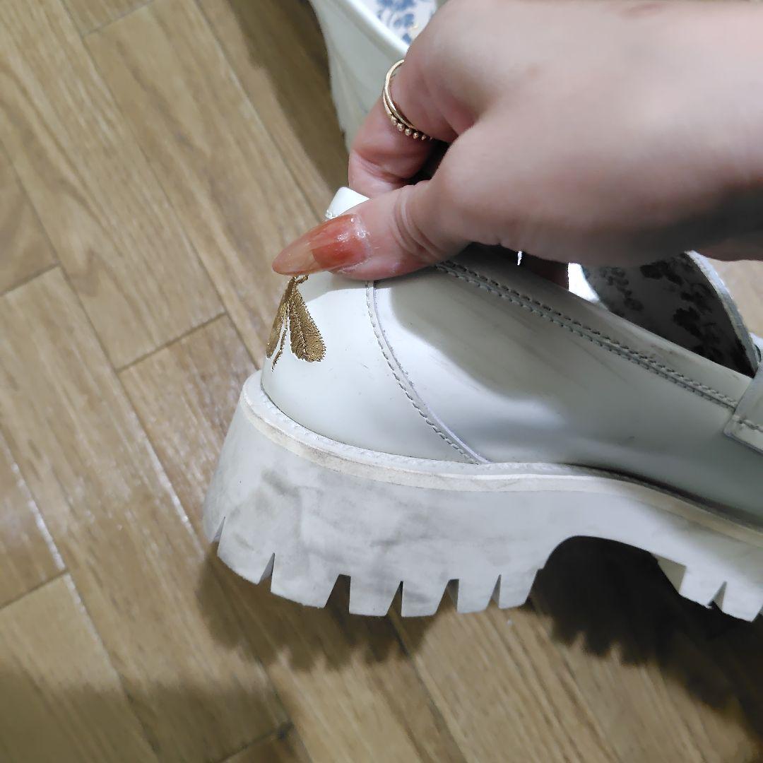 売り切り　GUCCI ホワイト ローファー 蜂刺繍　箱付き