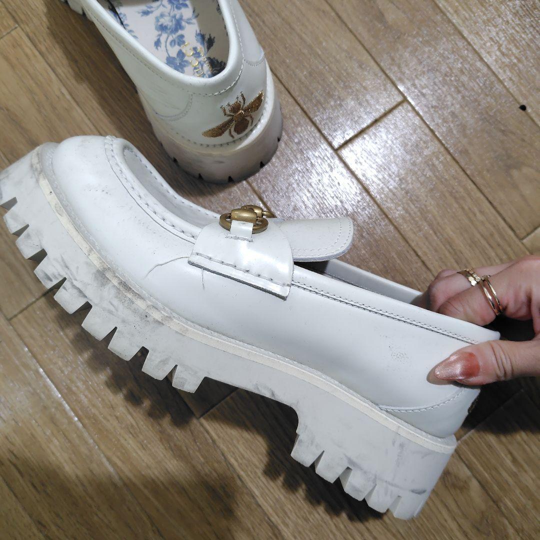 売り切り　GUCCI ホワイト ローファー 蜂刺繍　箱付き