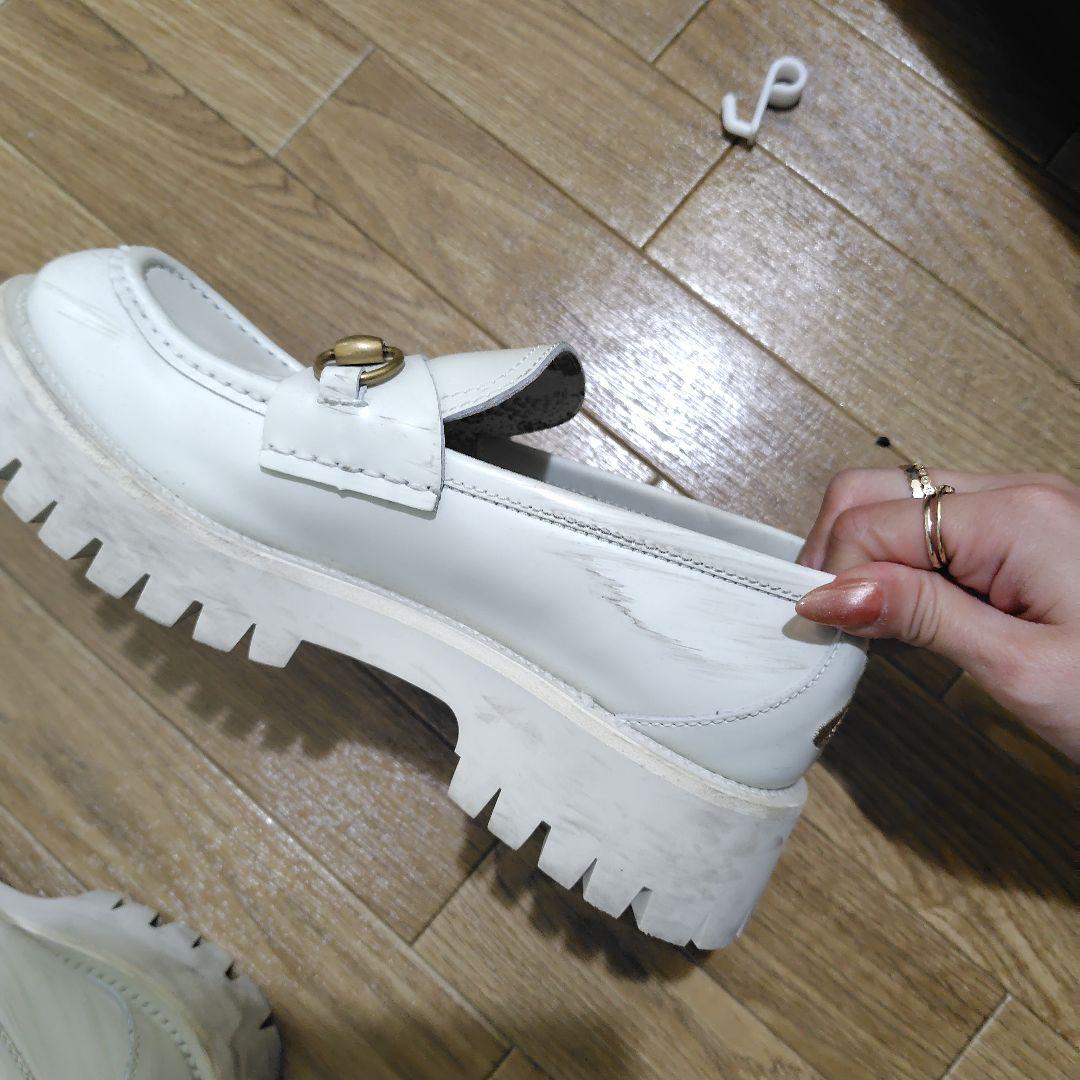 売り切り　GUCCI ホワイト ローファー 蜂刺繍　箱付き