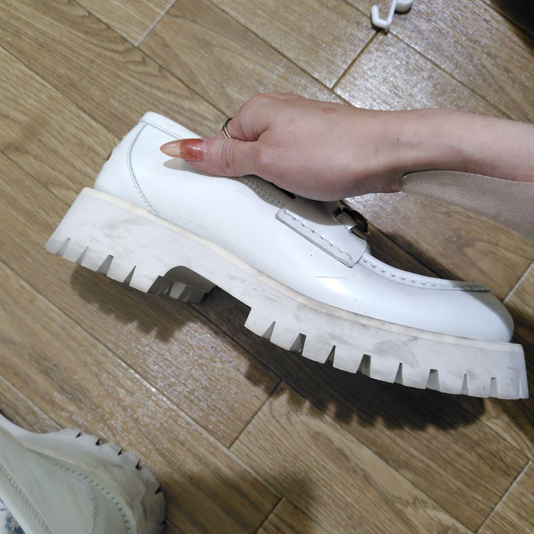 売り切り　GUCCI ホワイト ローファー 蜂刺繍　箱付き