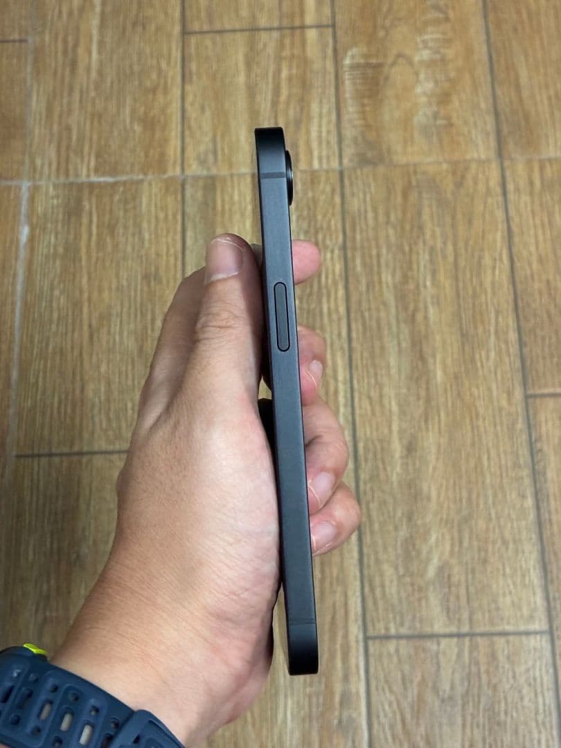 (充電回数9回だけ‼)バッテリー容量100%IPHONE 16e 128GB