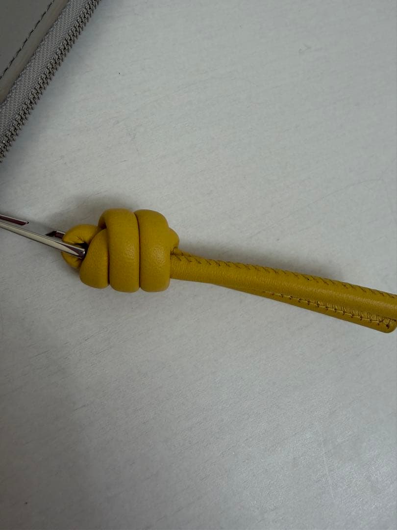 【ロエベ】ノット カードホルダー（シャイニーナパカーフ）　グレー