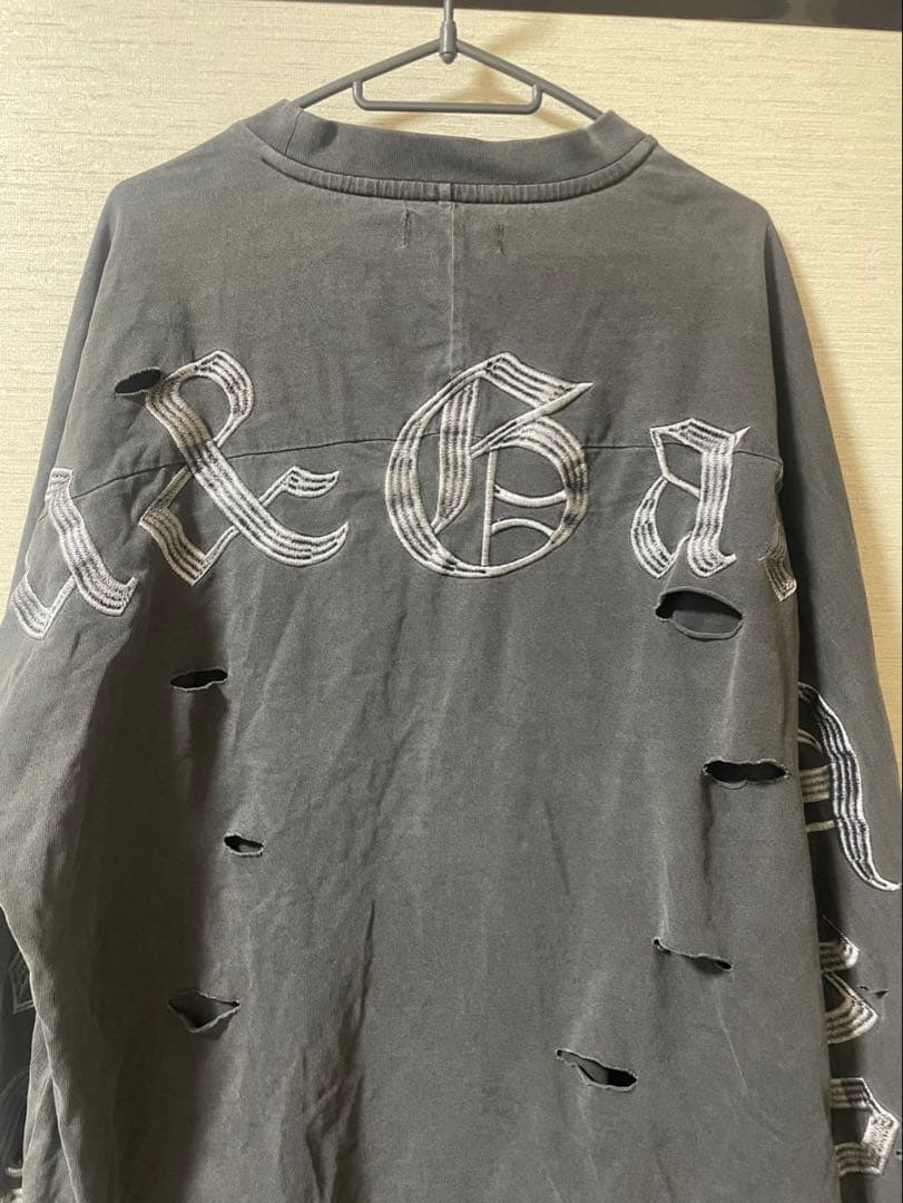 GA×GALFY-ぼろぼろ刺繍ロンT