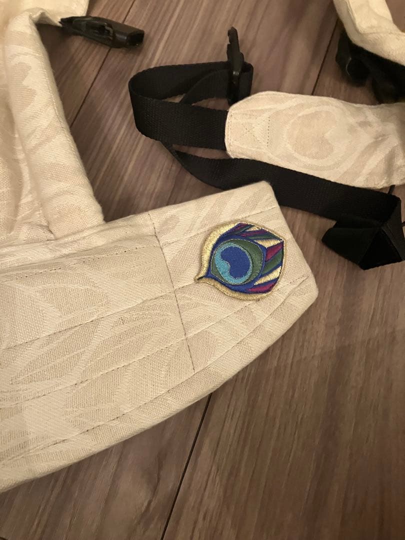 アーティポッペ　抱っこ紐　同色よだれカバーおまけつき