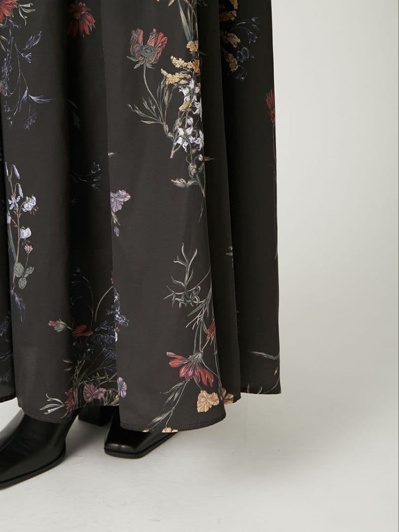 FRAY.ID ボタニカルプリントキャミソールワンピース ブラック