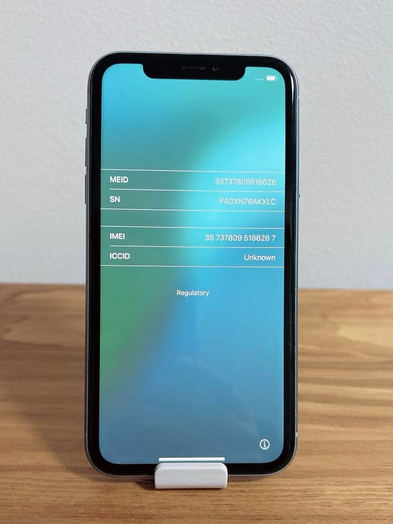 iPhoneXR64GB／本体美品／SIMフリー ※外カメラ不具合あり