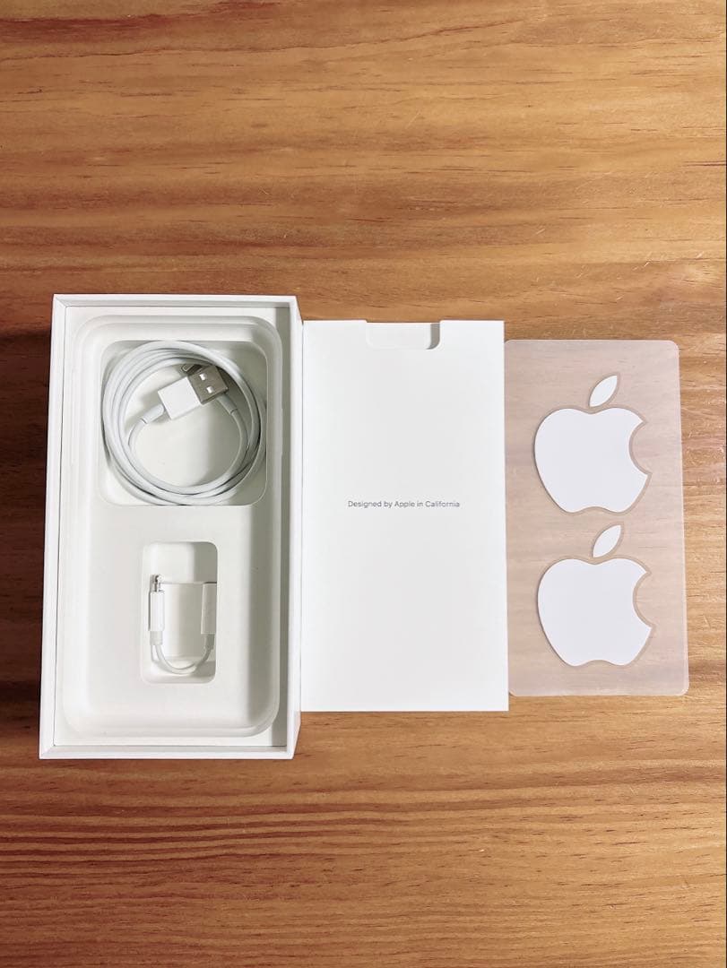 iPhoneXR64GB／本体美品／SIMフリー ※外カメラ不具合あり