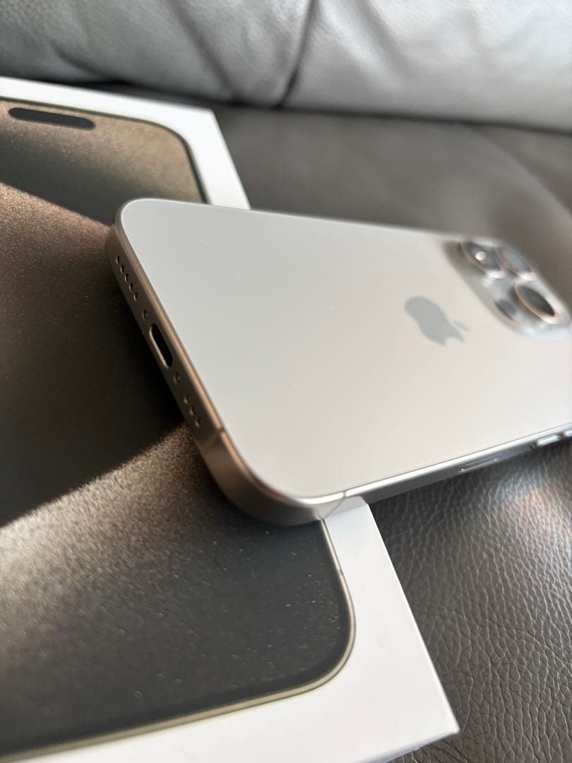 Apple iPhone 15 Pro ナチュラルチタニウム