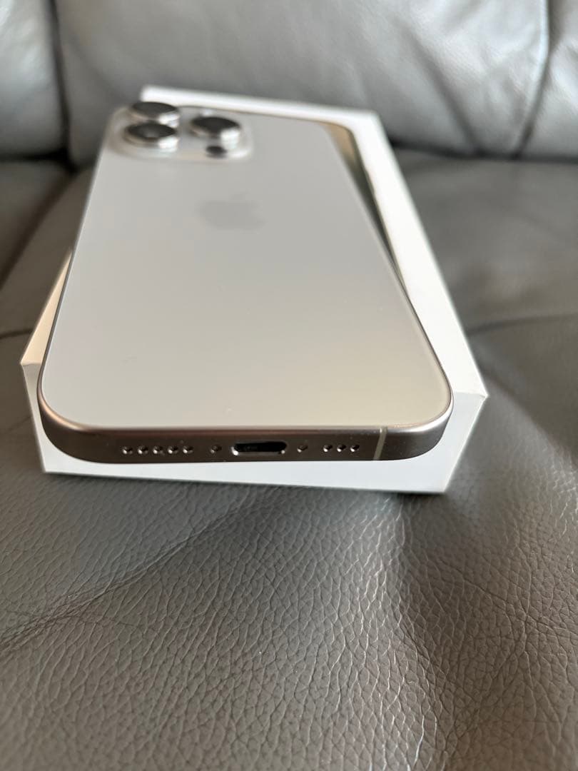 Apple iPhone 15 Pro ナチュラルチタニウム