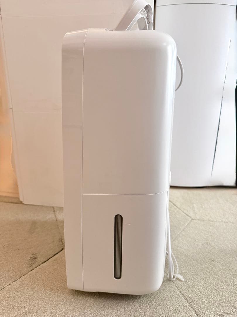 配送料込みSHARP 除湿機。