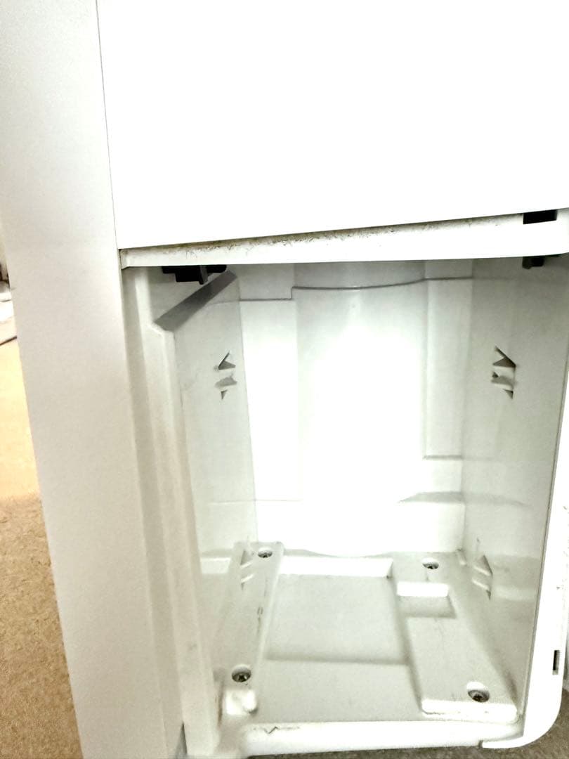 配送料込みSHARP 除湿機。