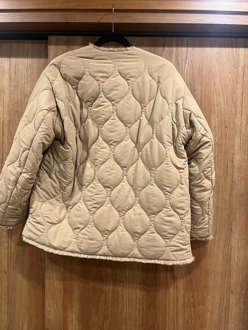 Mila Owenミラ オーウェン リバーシブルエコファージャケット　ベージュ