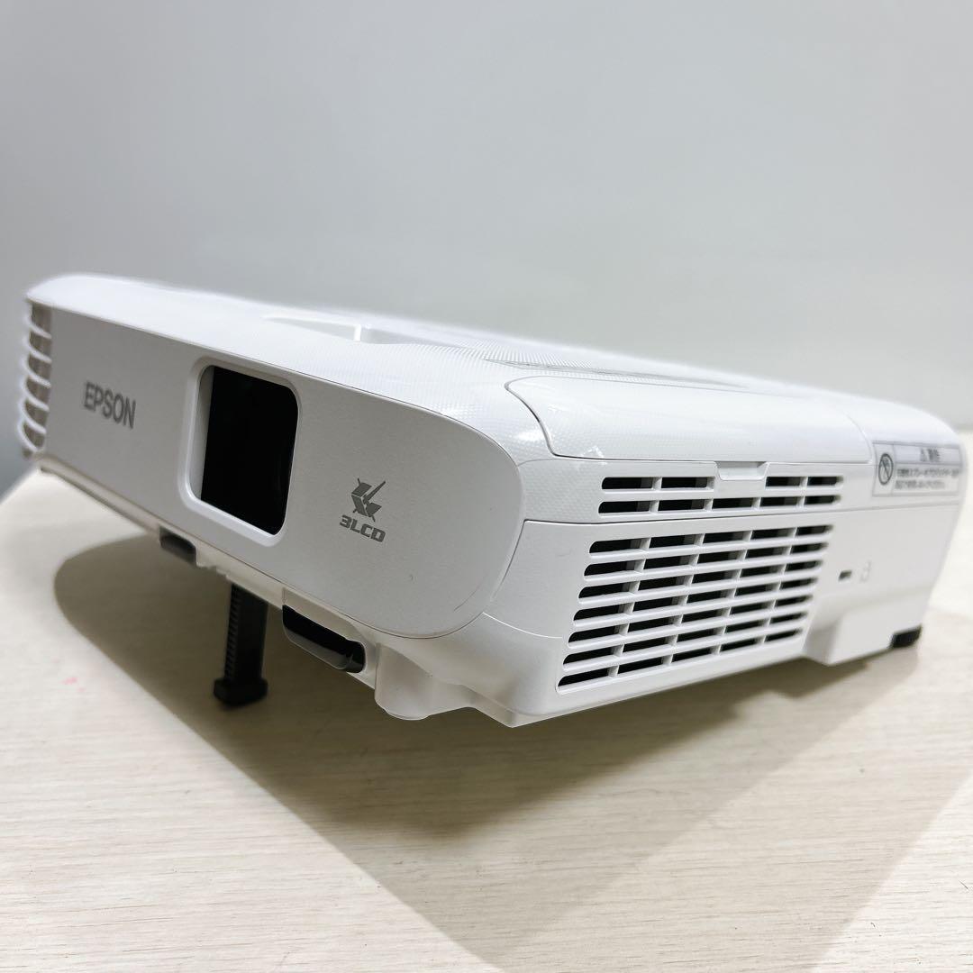 EPSON EB-E01 プロジェクター本体　美品　付属品あり