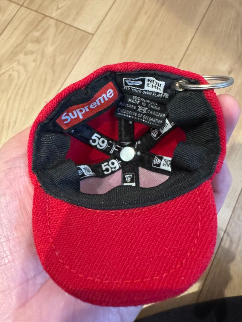 supreme new era キーホルダー