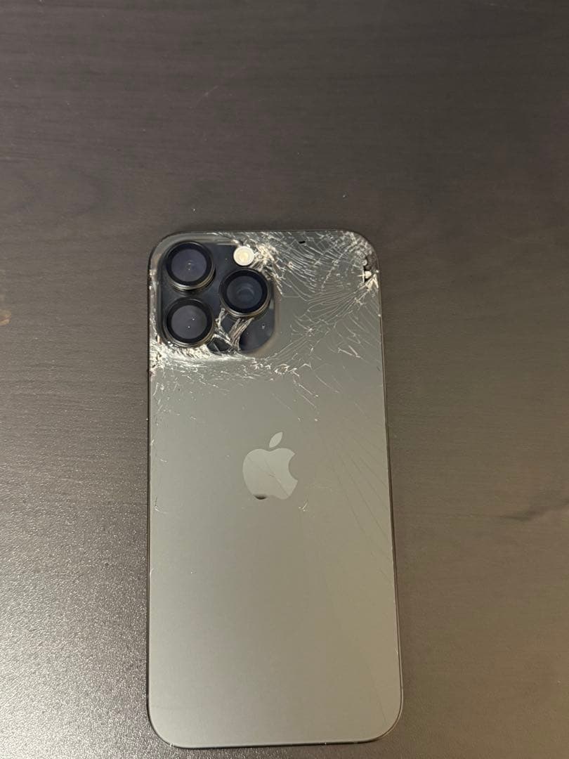 iPhone16Pro Max 256GB「背面に損傷あり」