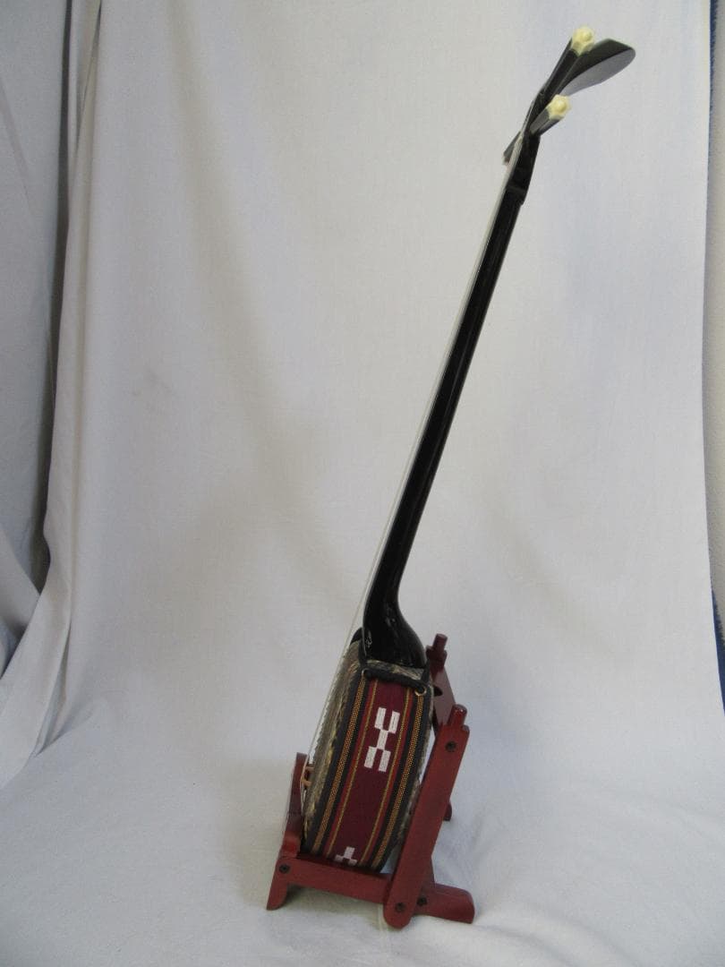 黒*〜様 三線 ケース 爪 楽譜 弦 ギターピック スタンド 初心者向けセット