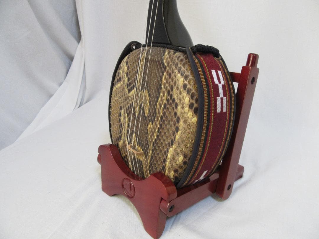 黒*〜様 三線 ケース 爪 楽譜 弦 ギターピック スタンド 初心者向けセット