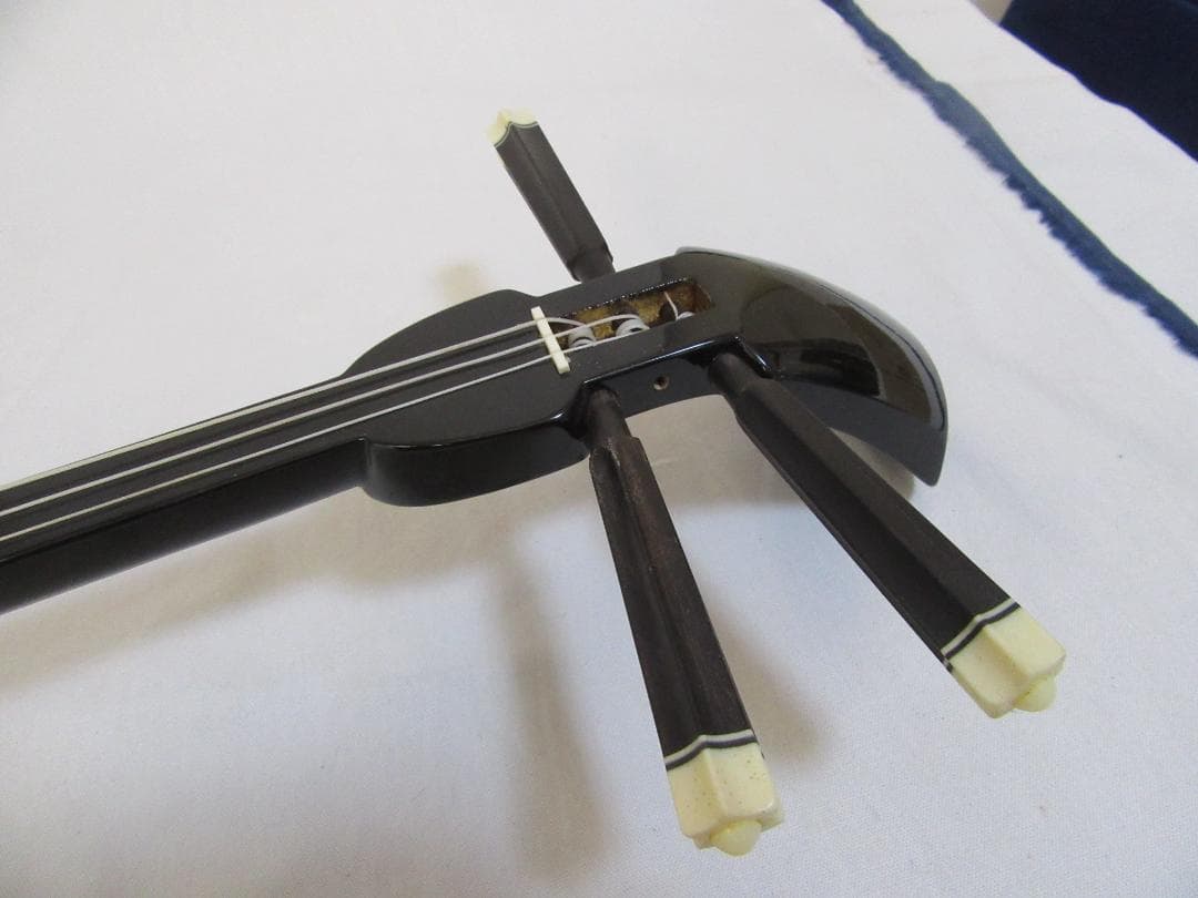 黒*〜様 三線 ケース 爪 楽譜 弦 ギターピック スタンド 初心者向けセット