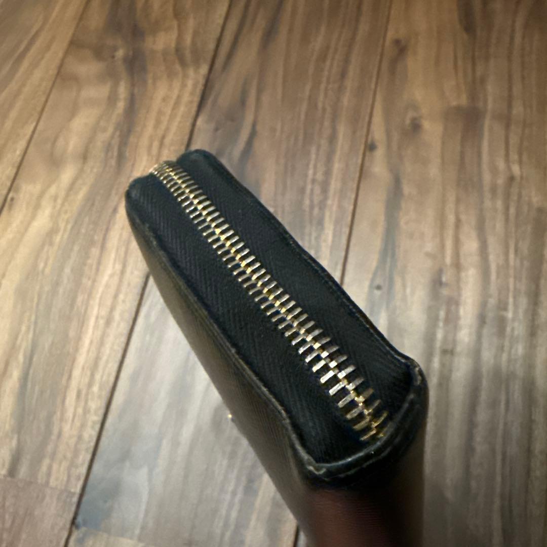 送料込み‼️PRADAフルジップ財布(ブラック)