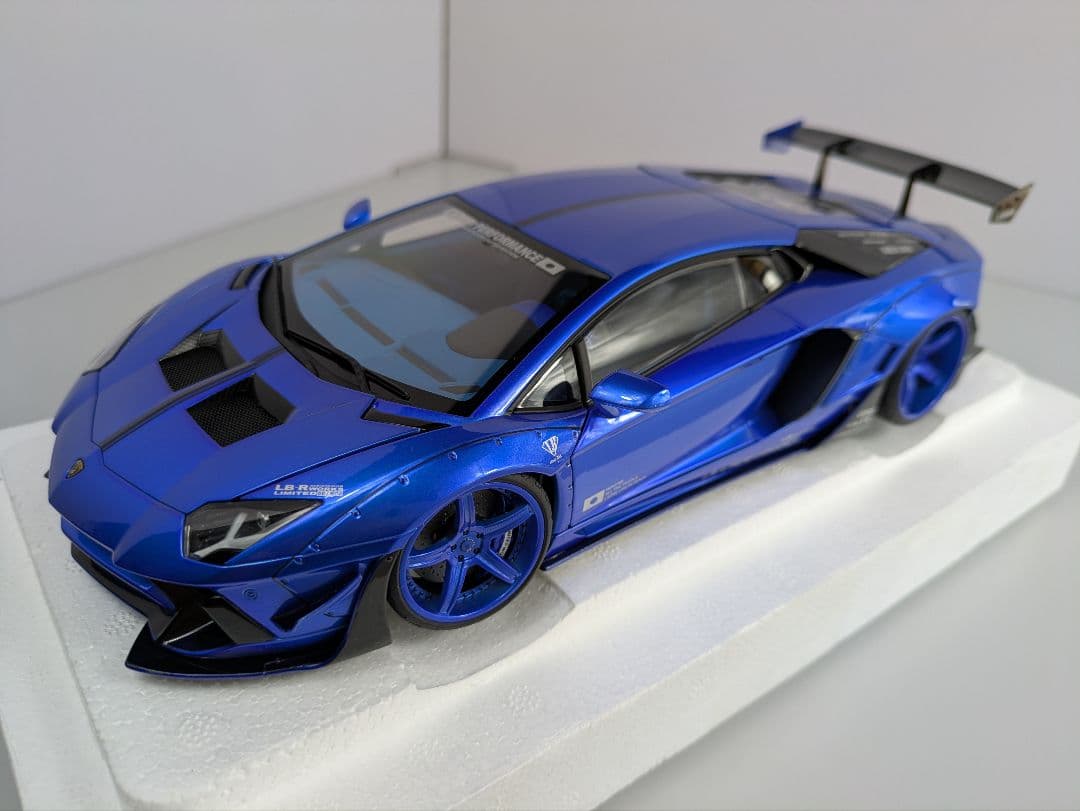 1/18 ミニカー オートアート ランボルギーニ アヴェンタドール LB