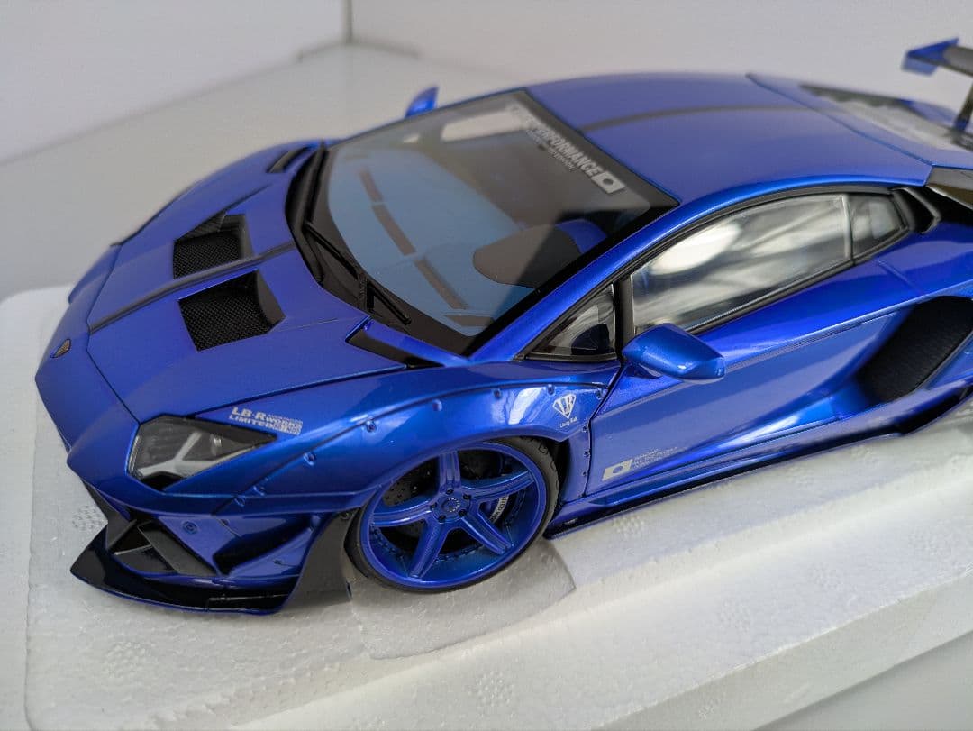 1/18 ミニカー オートアート ランボルギーニ アヴェンタドール LB