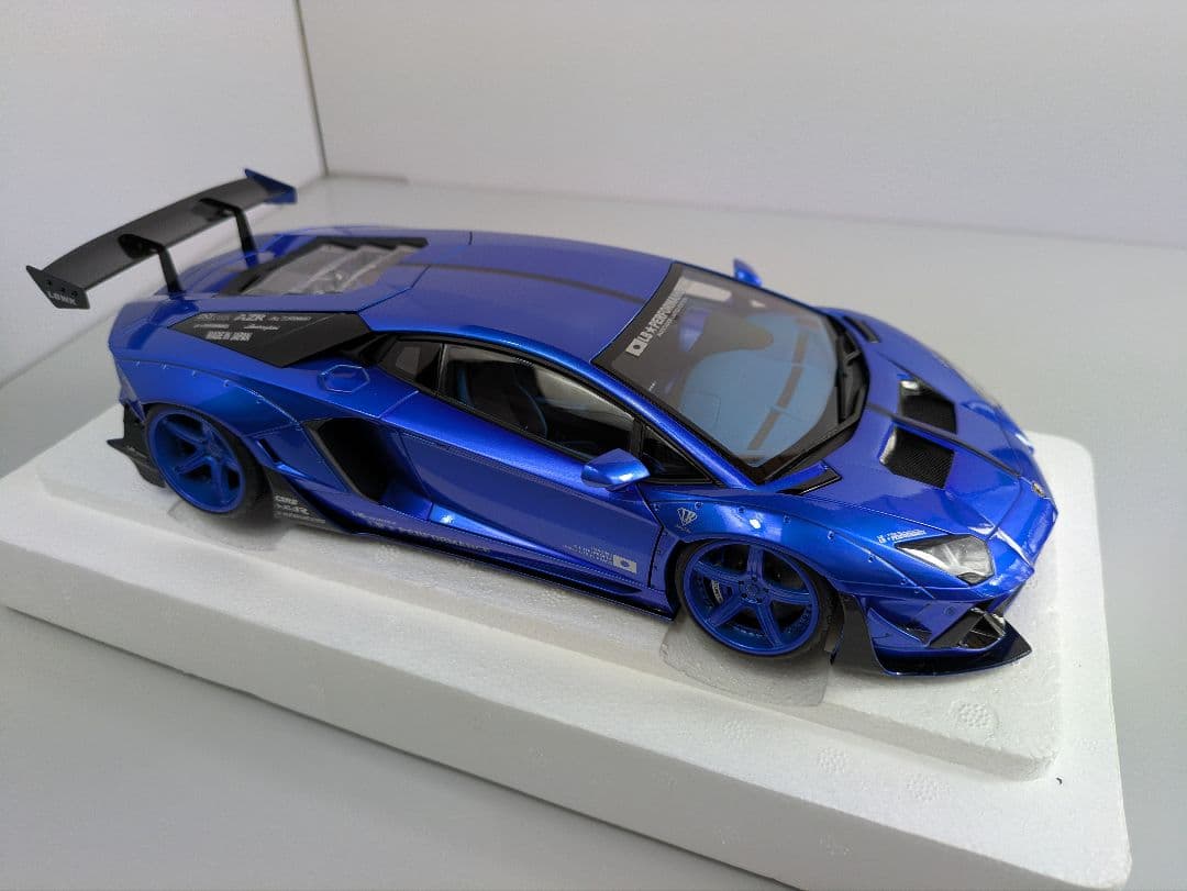 1/18 ミニカー オートアート ランボルギーニ アヴェンタドール LB