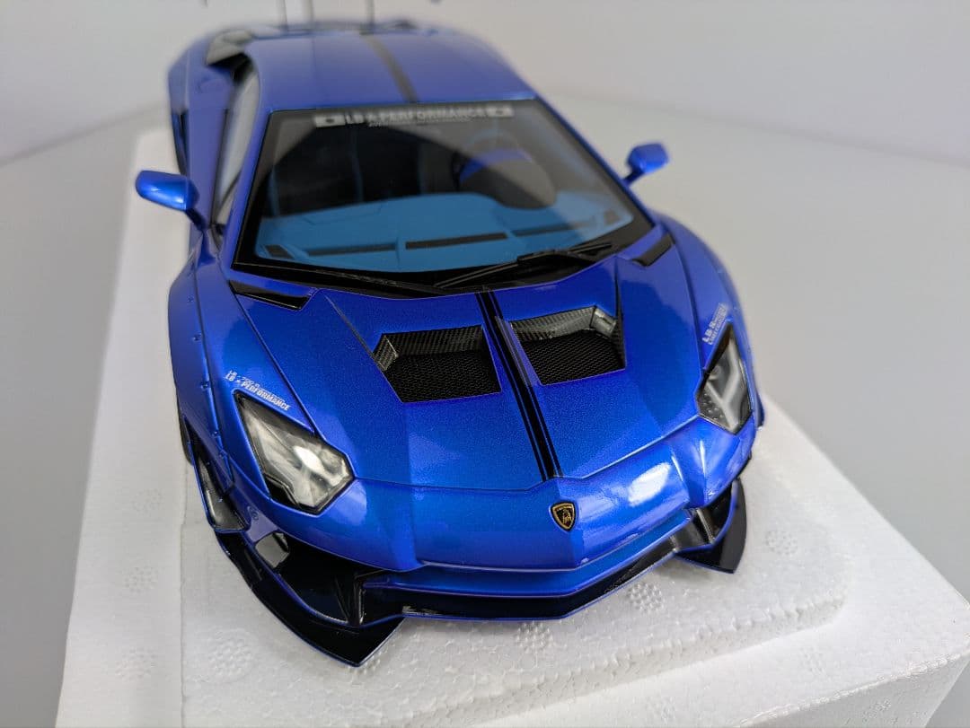 1/18 ミニカー オートアート ランボルギーニ アヴェンタドール LB