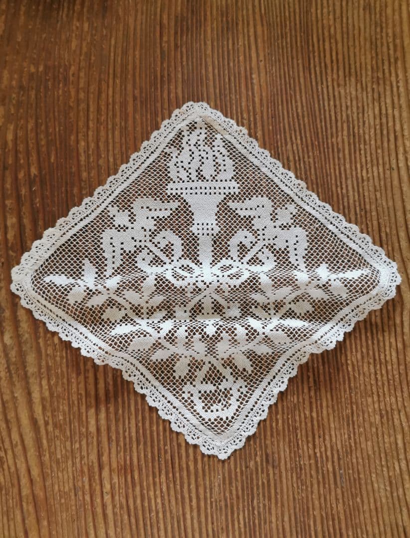 アンティーク フィレレース 聖火と鳩とオリーブ 透かしパネル スカラップ装飾