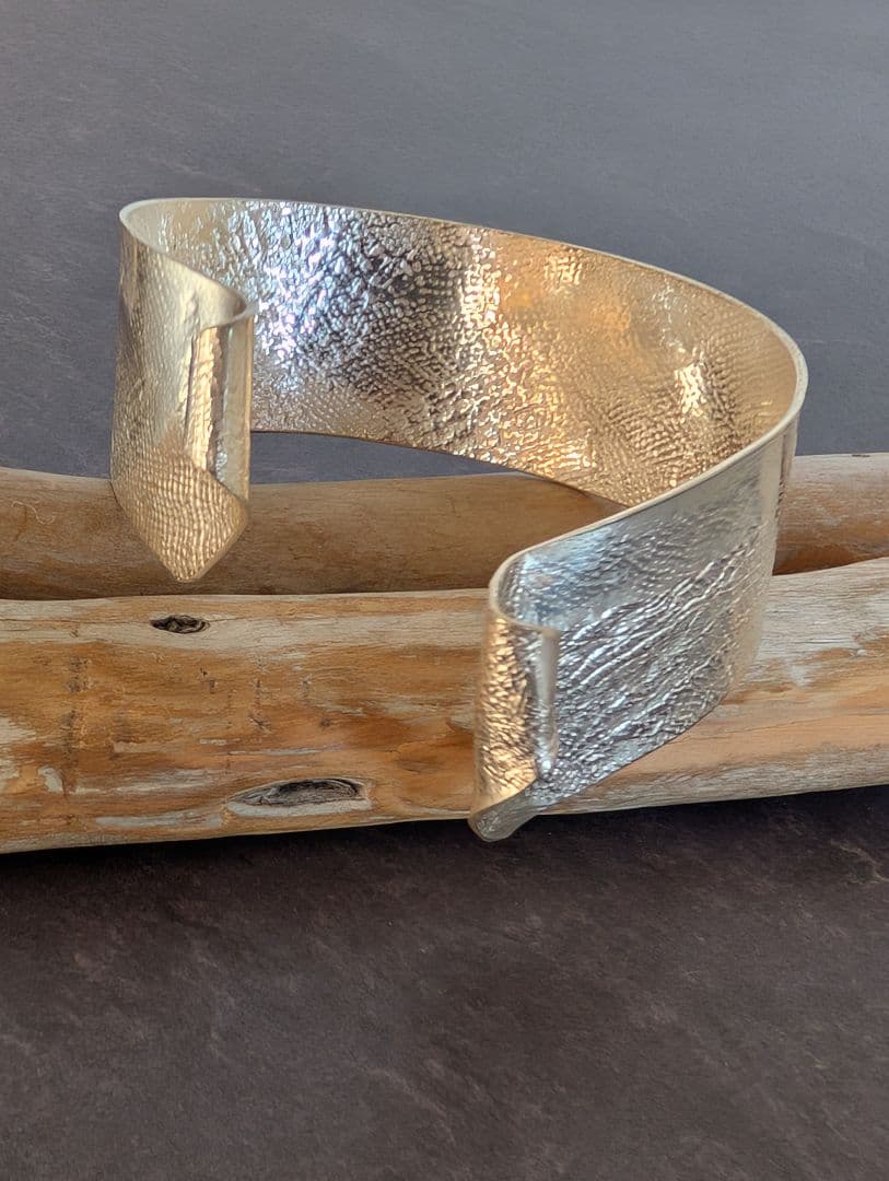 純銀　バングル　ブレスレット　彫金　シルバー製　美品