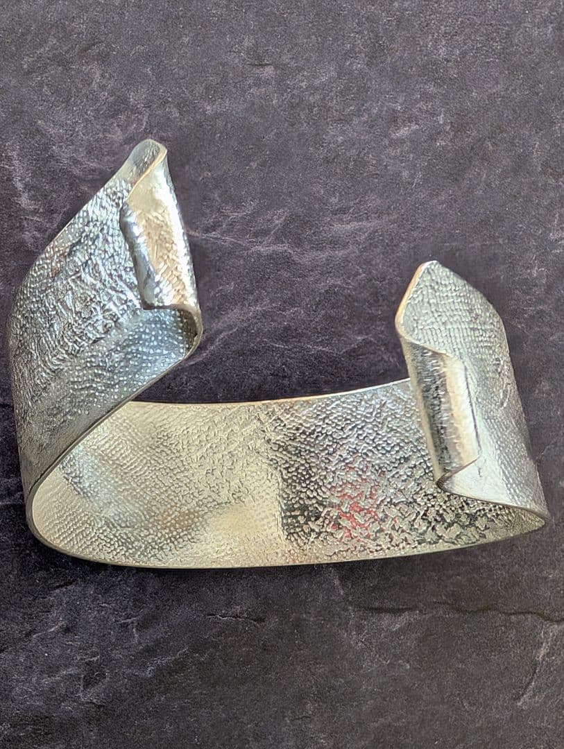 純銀　バングル　ブレスレット　彫金　シルバー製　美品