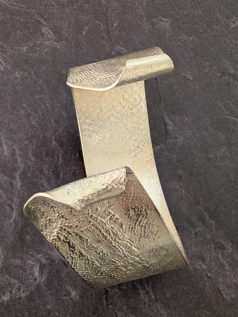 純銀　バングル　ブレスレット　彫金　シルバー製　美品