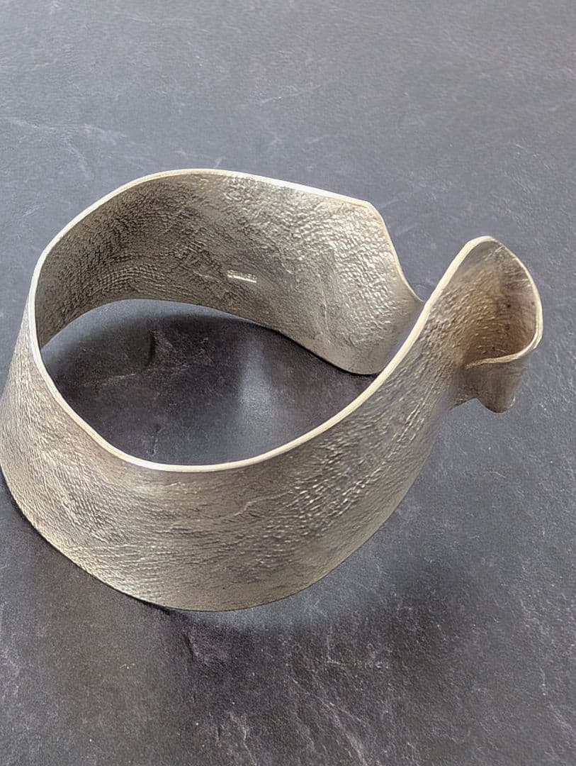 純銀　バングル　ブレスレット　彫金　シルバー製　美品