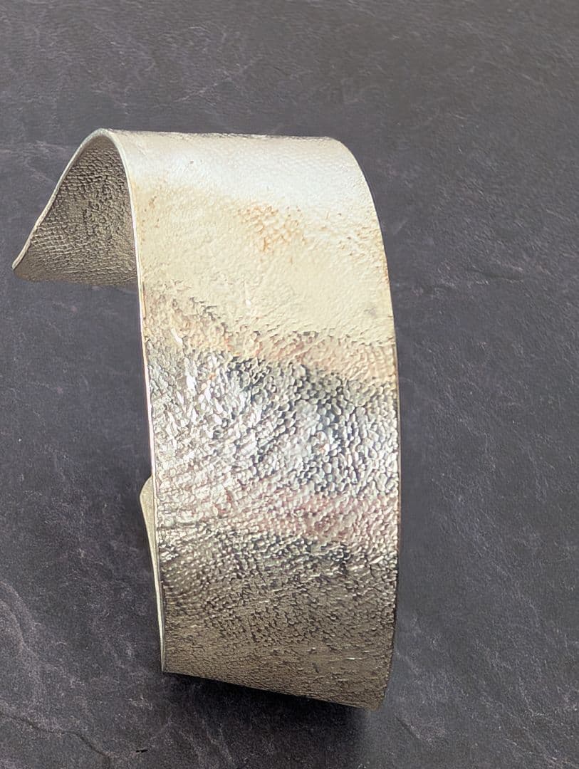 純銀　バングル　ブレスレット　彫金　シルバー製　美品