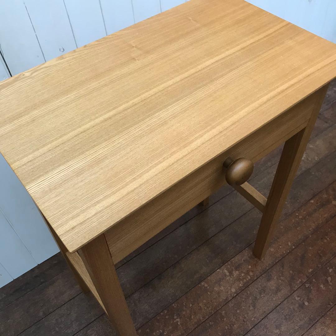 タモ材の机　テーブル