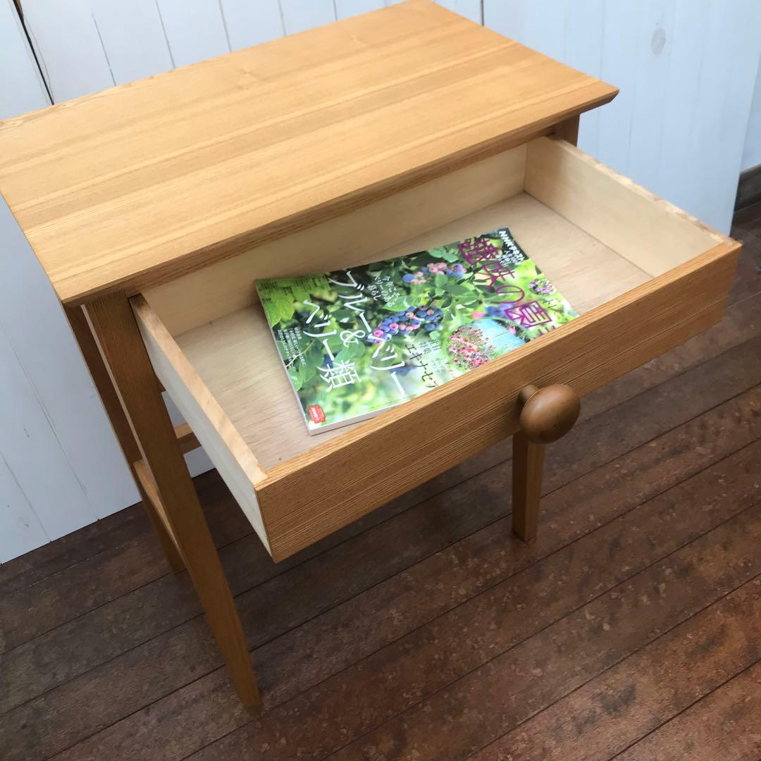 タモ材の机　テーブル