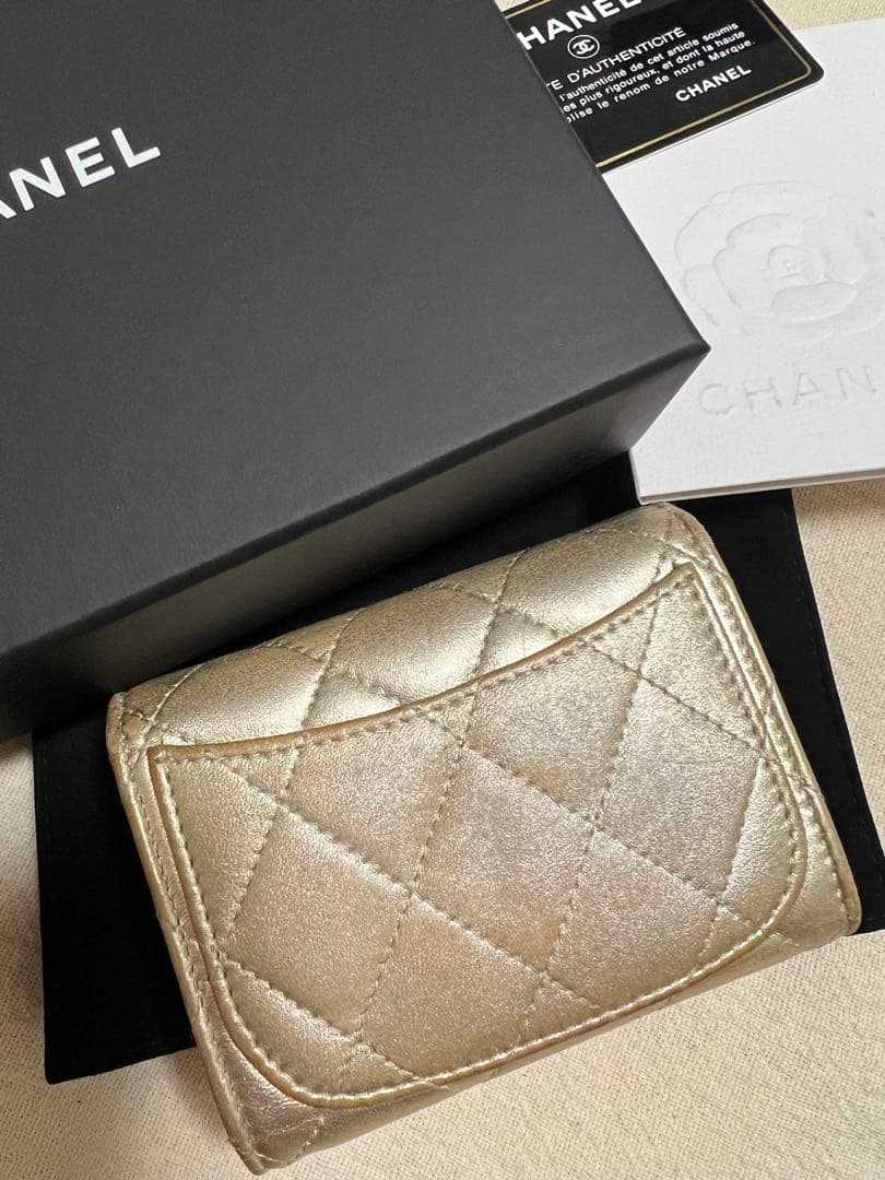 シャネル　マトラッセ　ケース　ミニウォレット　ゴールド