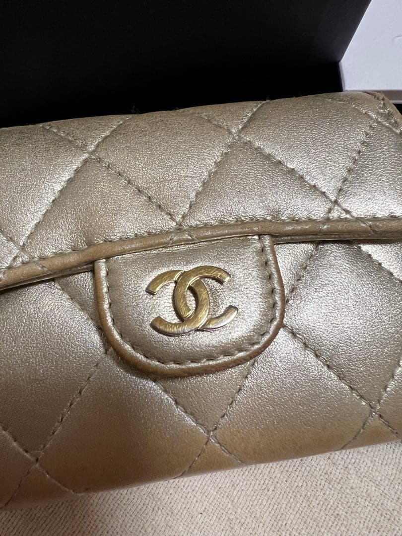 シャネル　マトラッセ　ケース　ミニウォレット　ゴールド