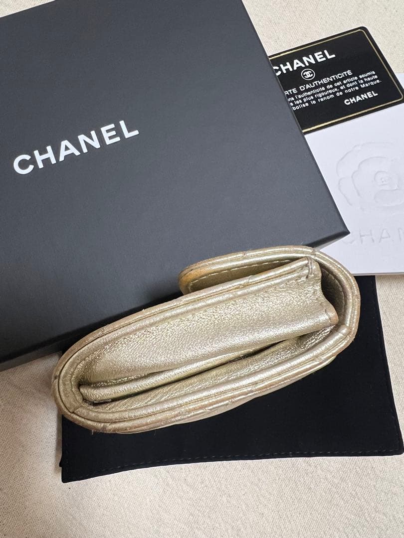 シャネル　マトラッセ　ケース　ミニウォレット　ゴールド