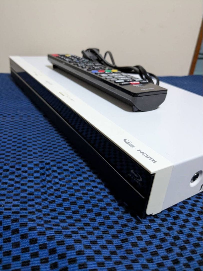 【ラスト値下げ 】SHARP ブルーレイレコーダー リモコン付き　ホワイト