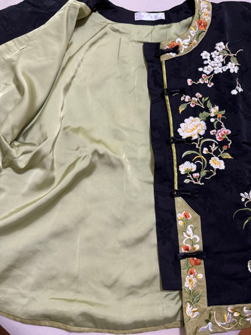 中華風 清時代刺繍短めチャイナジャケット上着トップス改良型漢服風短コーデ撮影写真