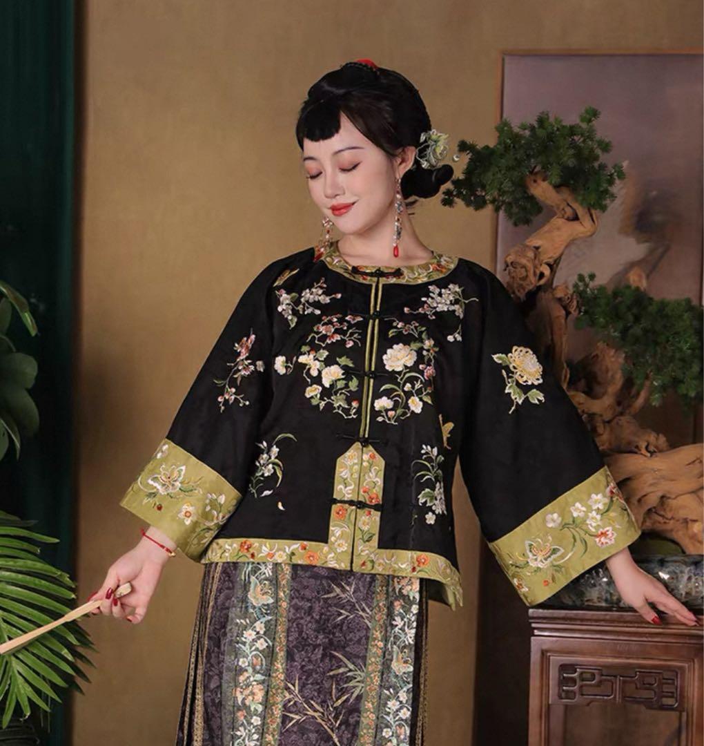 中華風 清時代刺繍短めチャイナジャケット上着トップス改良型漢服風短コーデ撮影写真