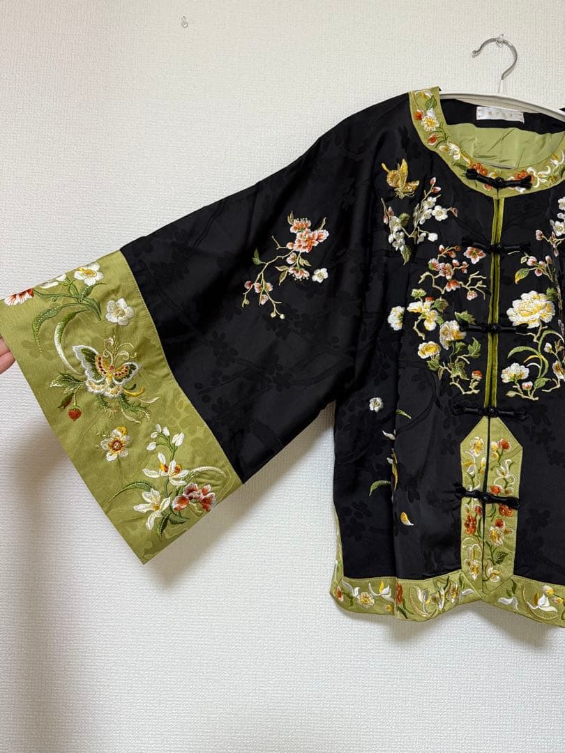 中華風 清時代刺繍短めチャイナジャケット上着トップス改良型漢服風短コーデ撮影写真