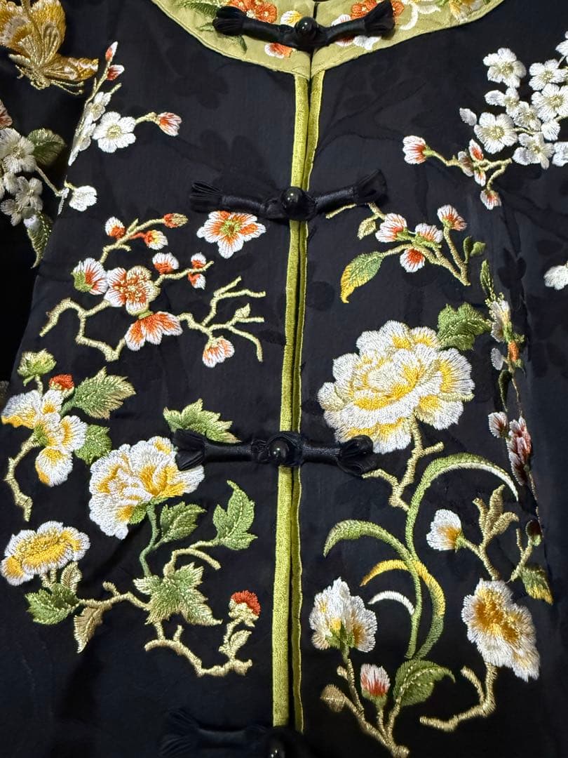 中華風 清時代刺繍短めチャイナジャケット上着トップス改良型漢服風短コーデ撮影写真