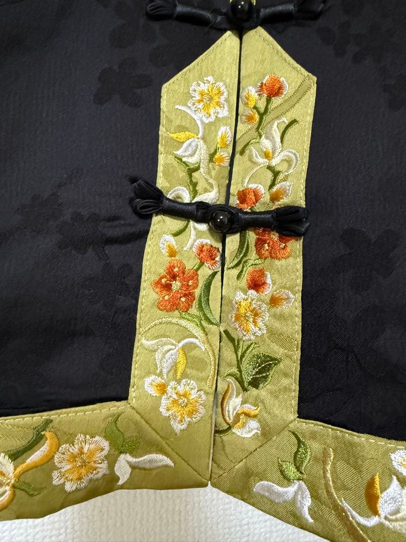 中華風 清時代刺繍短めチャイナジャケット上着トップス改良型漢服風短コーデ撮影写真